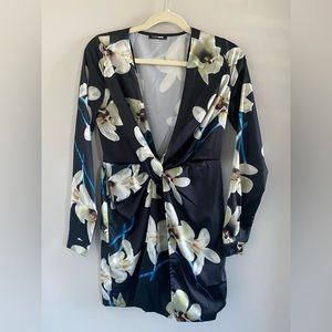 You can dress up for dinner date and night out.